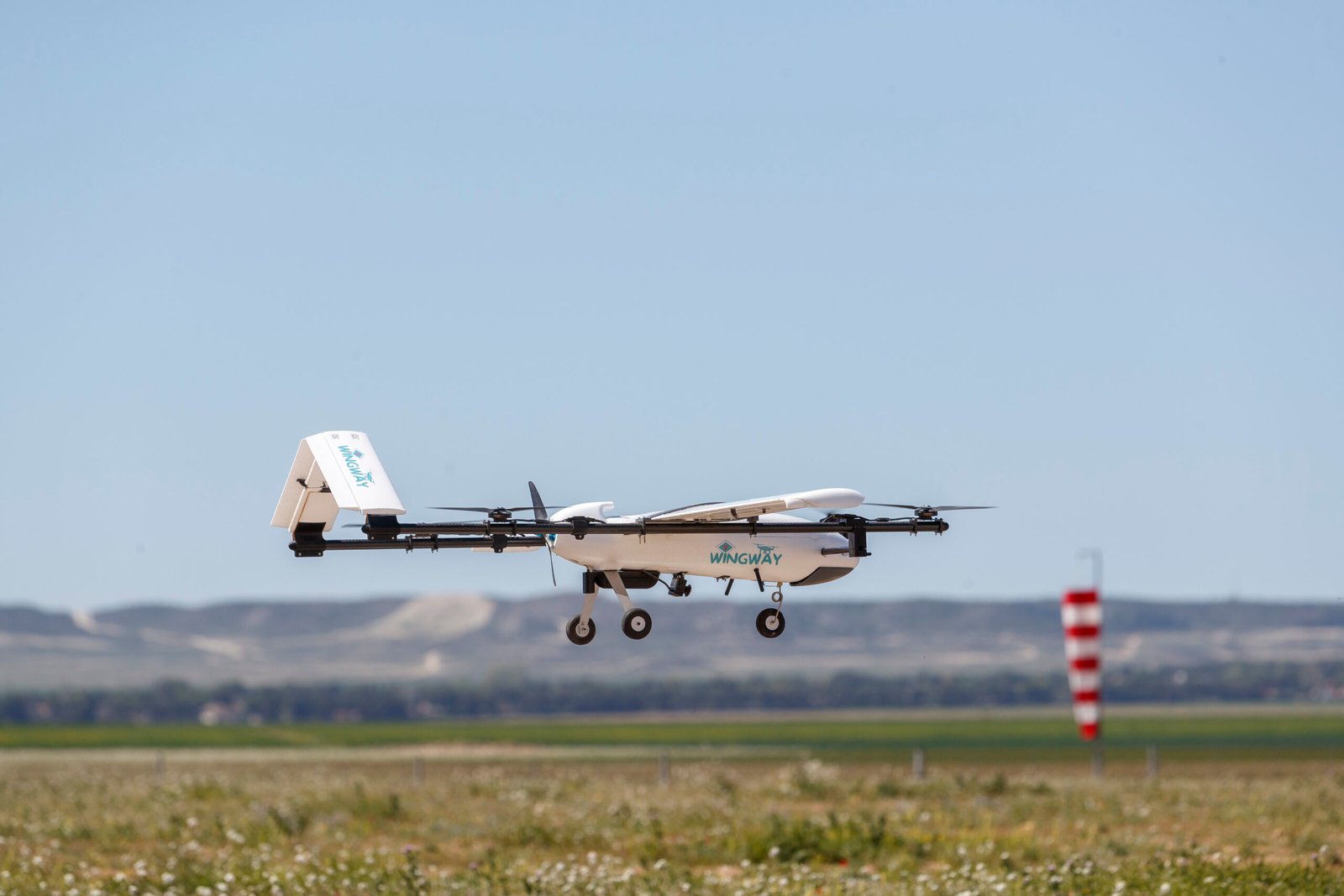ZARAGOZA 12.04.2024.-ALIA, Cluster de Logística de Aragón, ha presentado el proyecto "WINGWAY", optimización de operaciones y utilización de drones en logística, con una demostración de despegue vertical y posterior vuelo en horizontal. CIERZO VISUAL
