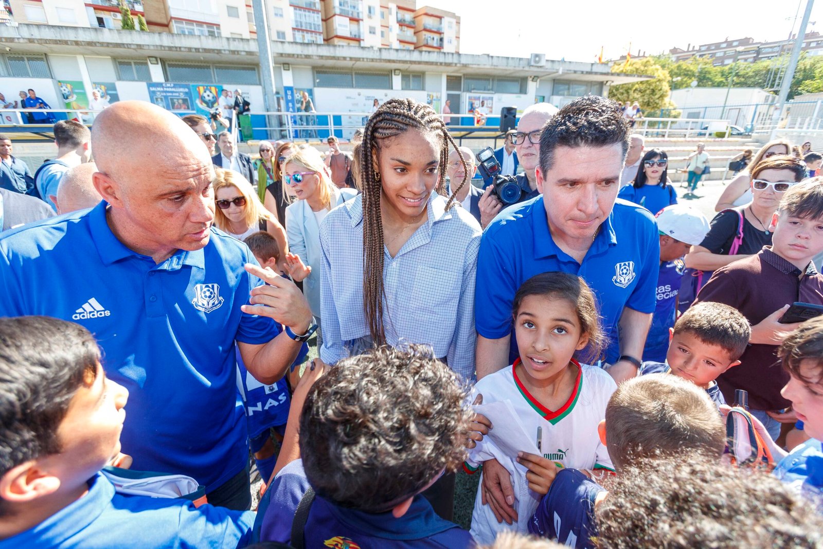 Natalia Chueca con Salma Paralluelo. CIERZO VISUAL