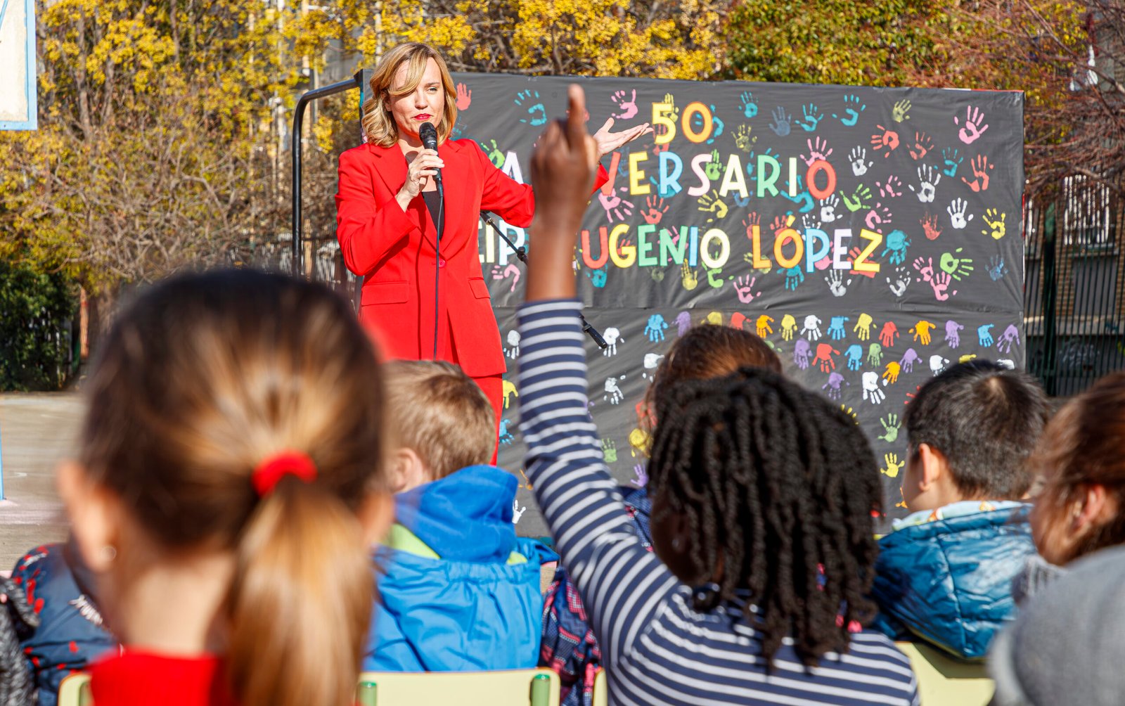 ZARAGOZA 13/12/2024.-La ministra de Educación, Formación Profesional y Deportes, Pilar Alegría, en la imagen, ha visitado el CEIP Eugenio López y López de Zaragoza con motivo de su 50 aniversario. CIERZO VISUAL