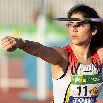 Lanzadora de jabalina en el Trofeo Ciudad de Zaragoza de Atletismo. CIERZO VISUAL